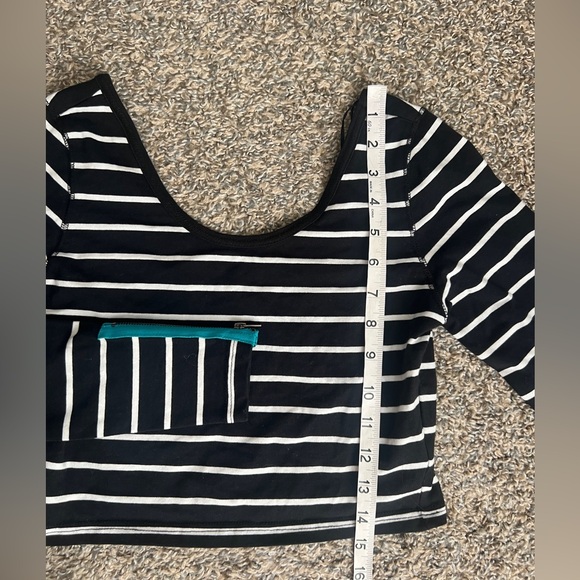 Aeropostale Y2K Black & White Striped Crop Top - Picture 7 of 8